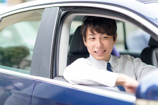 男性の運転